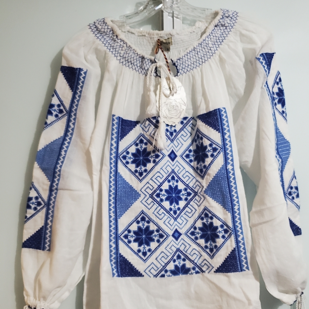 Boutique 17 Embroidery Top SzS/M BNWT